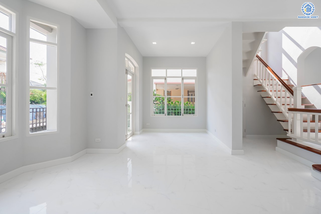 บ้านมือสองตกแต่งใหม่ ม.นันทวัน บางใหญ่-รัตนาธิเบศร์ บ้านเดี่ยวคุณภาพแบรนด์ LH ตอบโจทย์ทุกไลฟ์สไตล์ เนื้อที่ขนาด 66 ตร.ว. ฟังก์ชัน 3 ห้องนอน 3 ห้องน้ำ 1 ห้องแม่บ้านพร้อมห้องน้ำในตัว บนทำศักยภาพ หน้าโครงการติดถนนกาญจนาภิเษก ใกล้รถไฟฟ้าสายสีม่วง "สถานีสามแยกบางใหญ่" และทางด่วน "ศรีรัช"